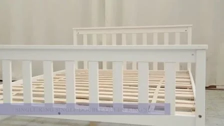 クラシックなデザインの幼児用ベッド子供用パイン無垢材子供用ベッド